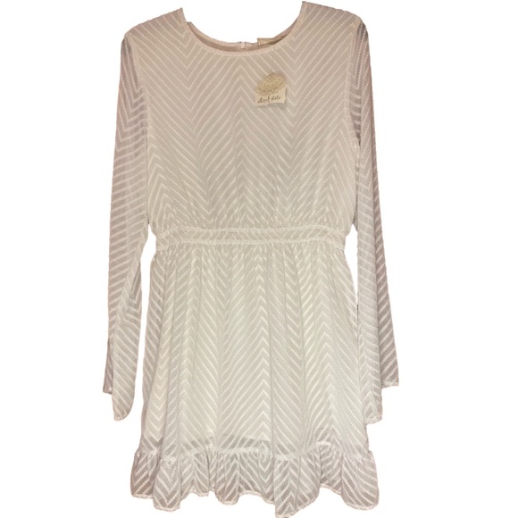 Altar'd State Dresses & Skirts - Altar’d State Flowy Chevron Pattern Sheer Wide Sleeves Ruffle Hem White Size L
